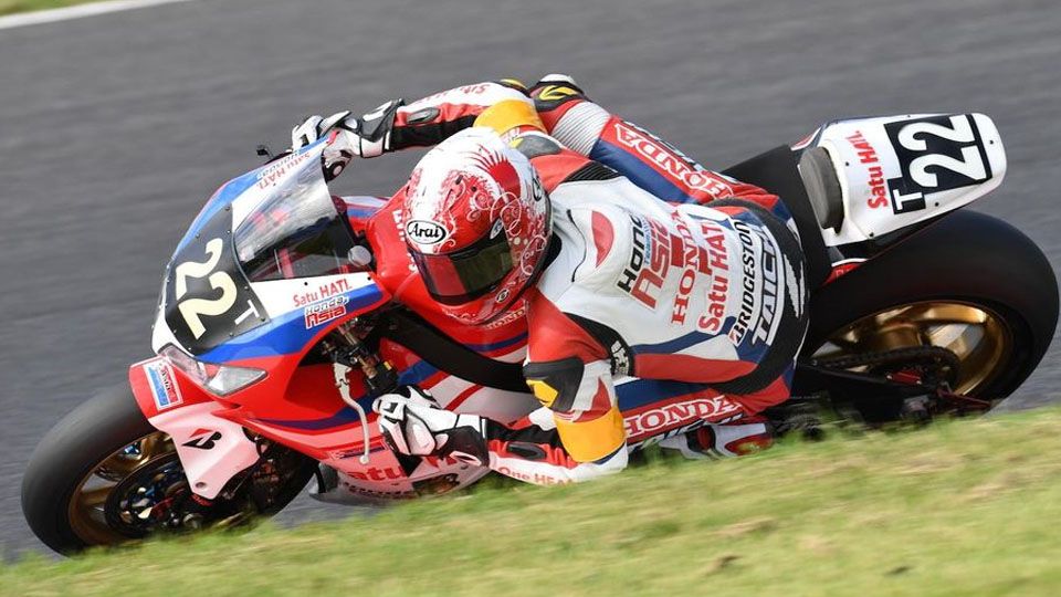 Dimas Ekky berhasil membawa timnya, Satu Hati, Honda Team Asia, di balapan Suzuka 8 Hours di sirkuit Suzuka, Jepang, Minggu (31/07/16). Copyright: © 